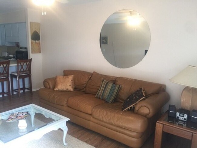 Building Photo - 1/1 furnished annual in downtown PG