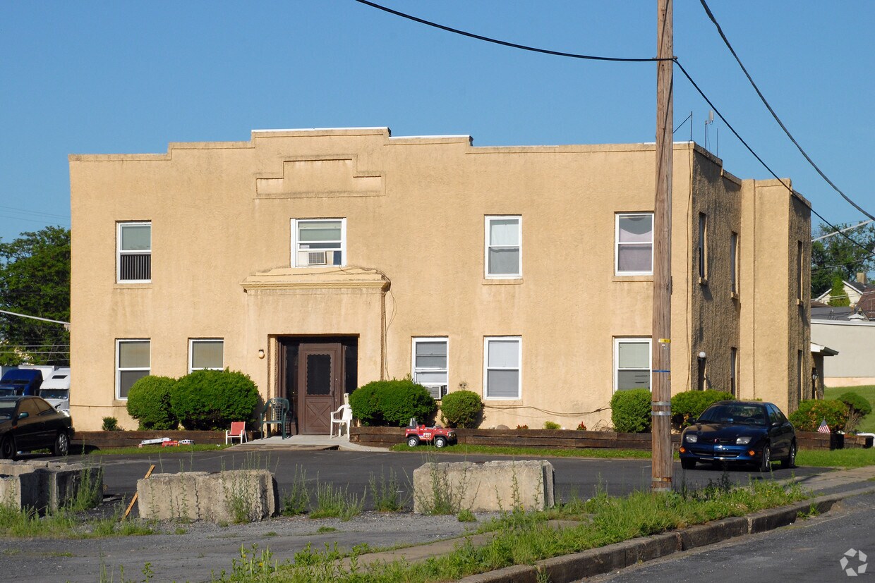 1010 Belmont St, Easton, PA 18042 Apartments in Easton, PA