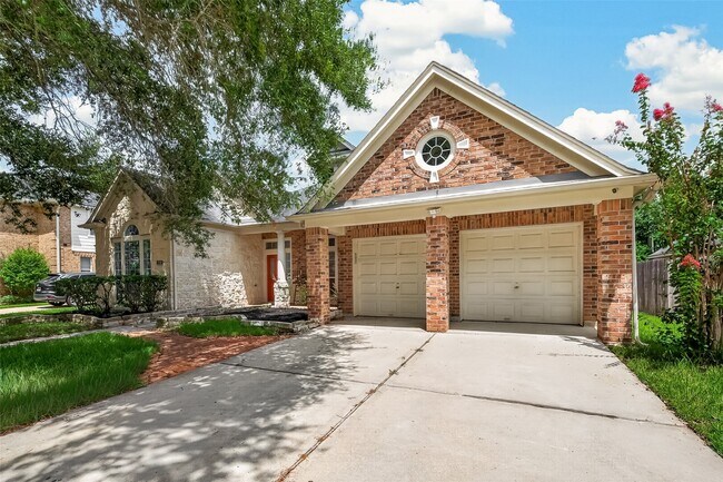 Building Photo - 706 Silver Creek Cir