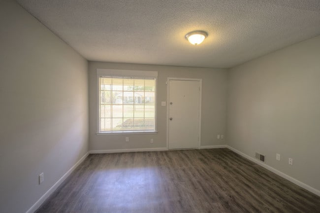 Building Photo - 6038 Raintree Dr
