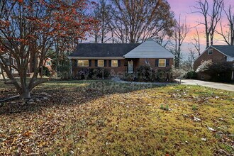 Building Photo - 3107 Valley Ln