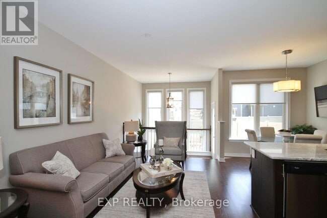 Building Photo - 307 Fergus Cres