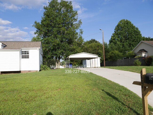 Building Photo - Ardmore Road!