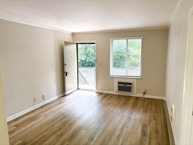 Building Photo - 2601 Hillsboro Pike