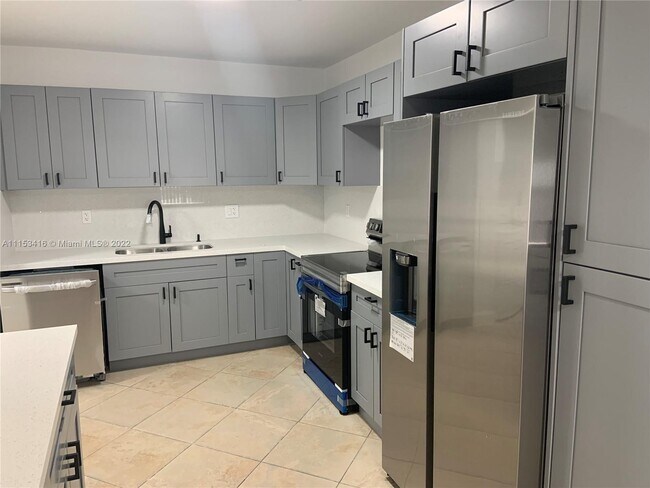 Foto del edificio - 843 NE 159th St