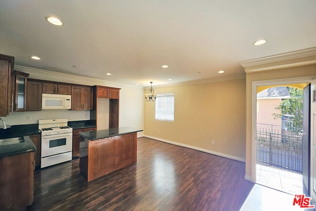 Building Photo - 1432 1/2 Ricardo St