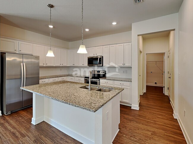 Foto del edificio - 524 Pine Terrace Dr