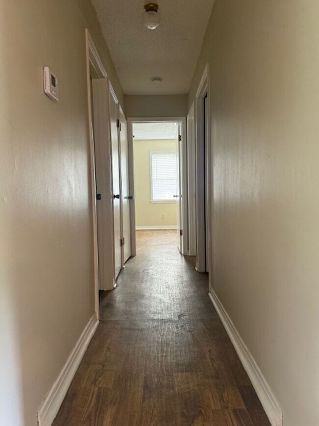 Building Photo - 3 bedroom, 1 bath in New Albany