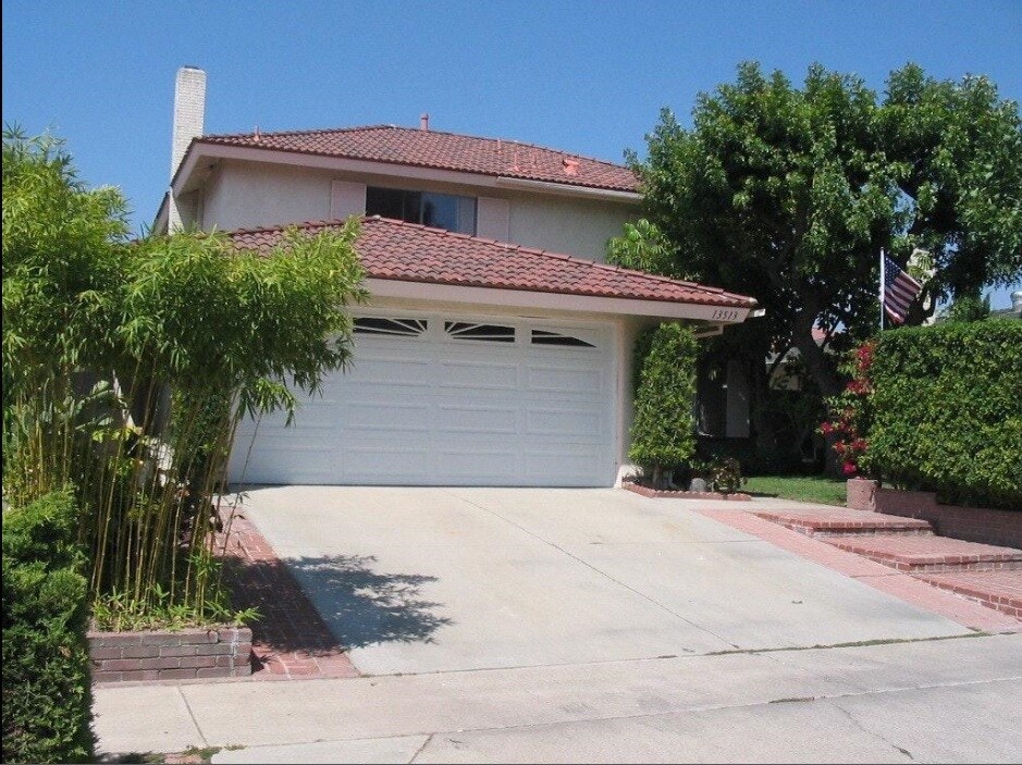 Front of the house - 13513 Acoro Pl