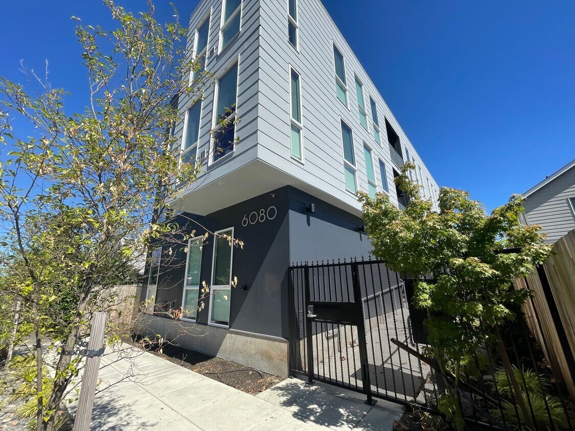 Foto del edificio - 2Bd/1Ba Condo in the SE Lents Neighborhood ~ Washer/Dryer in Unit, Stainless Steel Appliances, Qu...