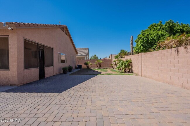 Foto del edificio - 11820 W Cambridge Ave