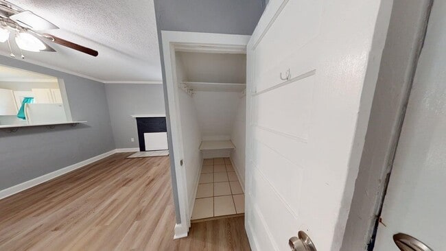 Foto del edificio - 829 N Oleander Ave