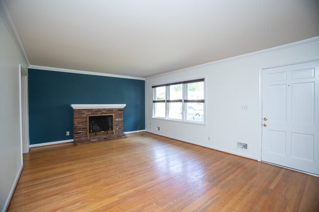 Building Photo - 3817 Sunrise Way