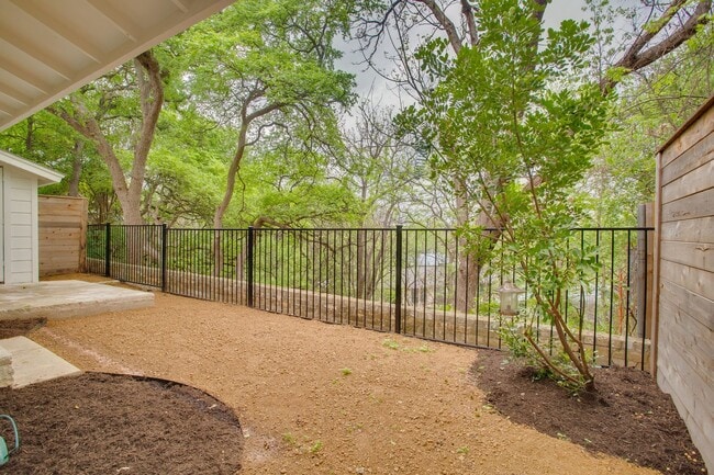 Foto del edificio - 2300 Trailside Dr
