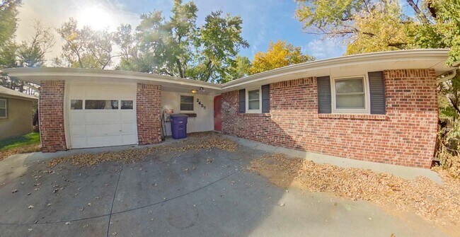 Building Photo - 3D Tour Available-Spacious Home Near Bill Synder Stadium! Fenced-in Yard + Attached Garage + Wash...