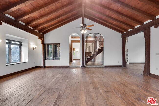 Foto del edificio - 32140 Windrush Rd