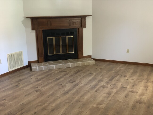 Building Photo - 254 Carmel Woods Dr