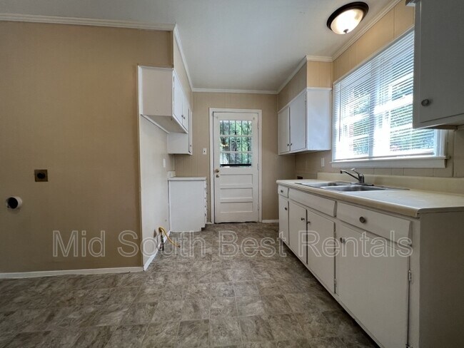 Building Photo - 2142 Pamela Dr