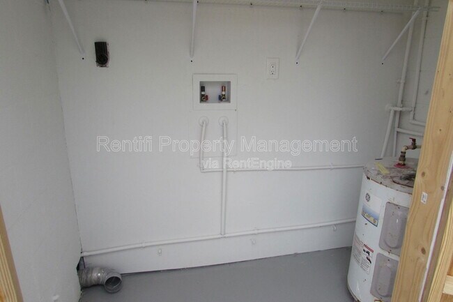 Foto del edificio - 23023 Gulf Coast Ave