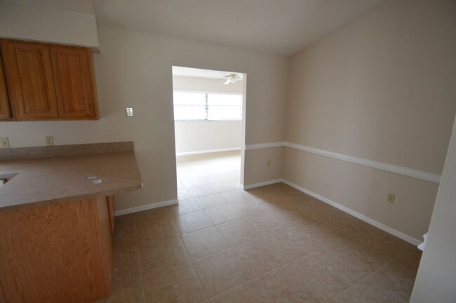 Building Photo - APOPKA: Seminole County Schools! AVAILABLE JULY 16th!