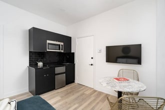 Building Photo - 2020 R. Saint-Denis