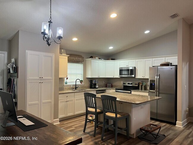 Foto del edificio - 27161 W 12th Ave