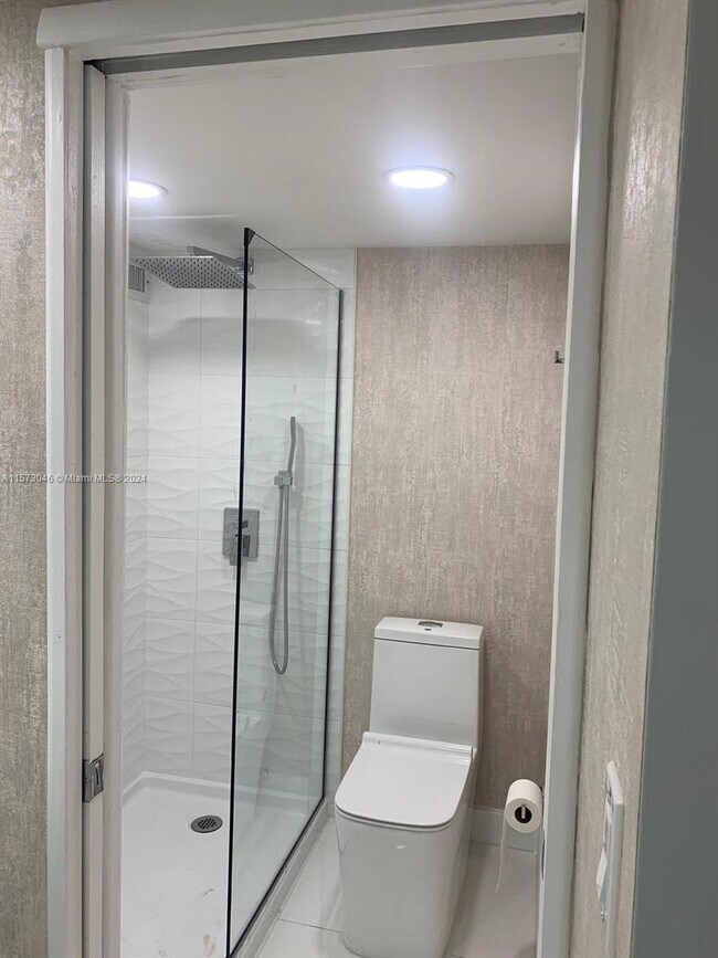 Foto del edificio - 16909 N Bay Rd