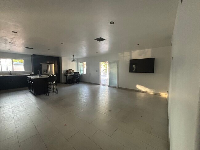 Foto del edificio - 9020 Roslyndale Ave
