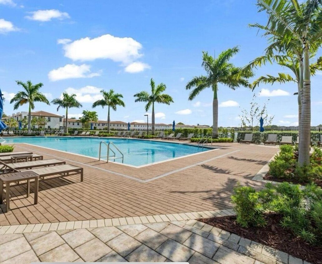 Foto principal - 409 NE 208th Terrace