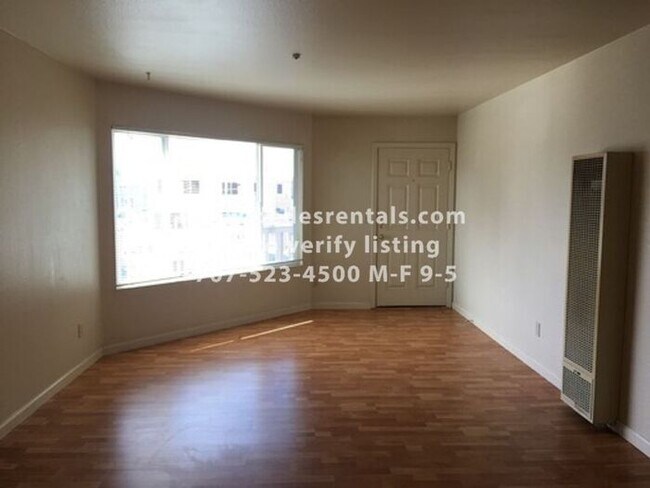 Foto del edificio - 8270 Lancaster Dr