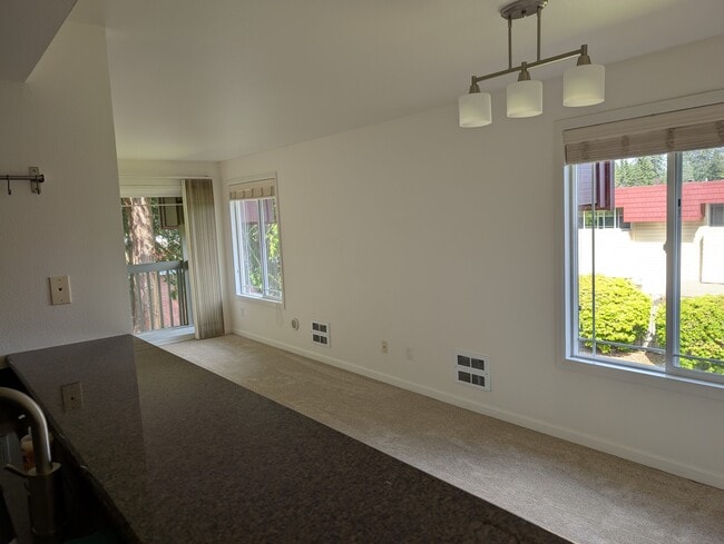 Building Photo - 14010 SE 6th St