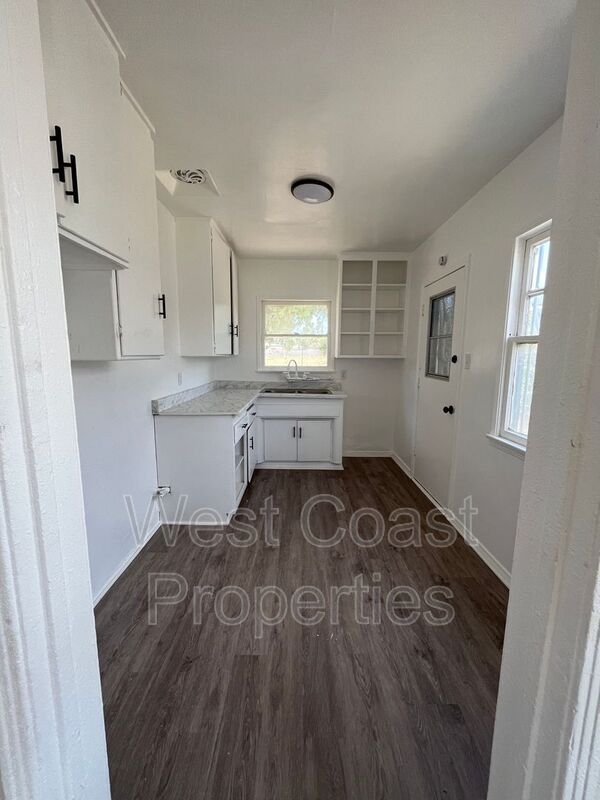 Building Photo - 768 N Wilson St