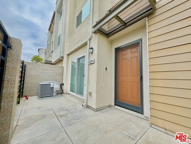 Building Photo - 14428 Papaya Ln