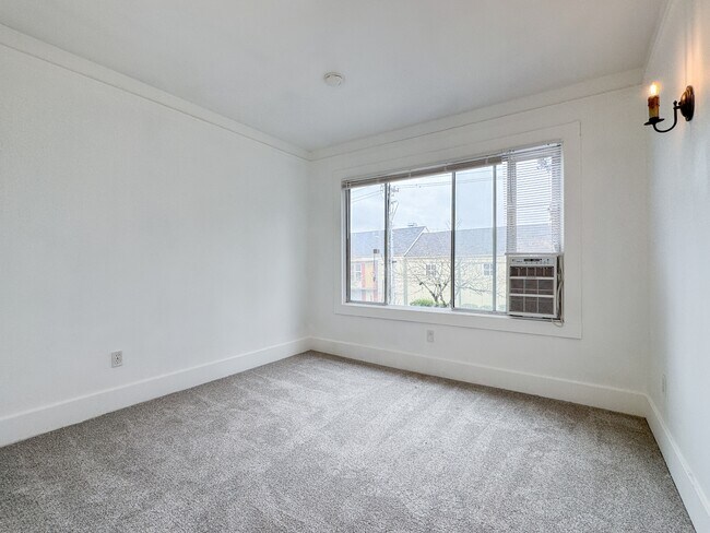 Foto del edificio - 1537 Valentine Pl S