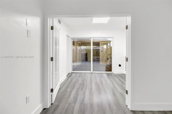 Building Photo - 870 SW 129th Pl