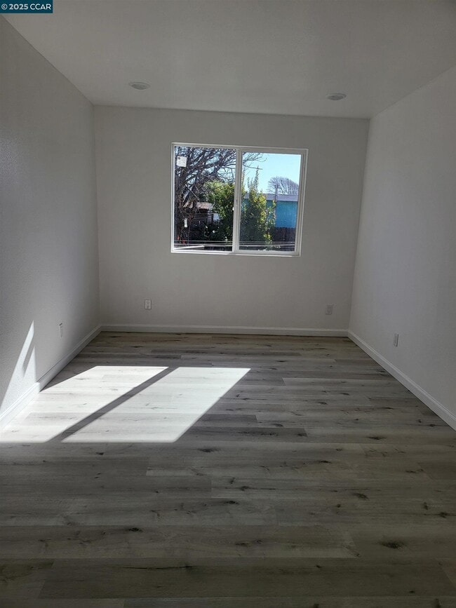 Foto del edificio - 2811 Tulare Ave