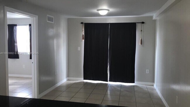 Foto del edificio - 2401 NW 23rd St