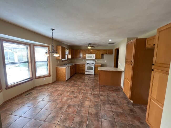 Building Photo - Sit Back, Relax. Your New home Awaits.