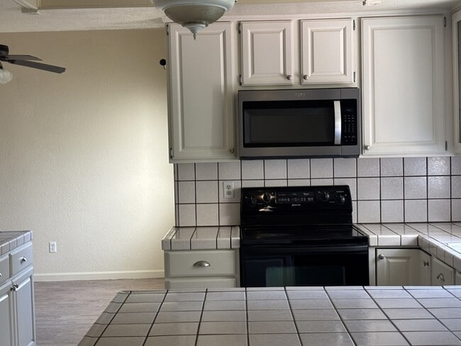 Building Photo - Modesto 4 Bedroom 2.5 Bathroom Home