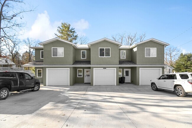 Building Photo - Garden Road Townhouses