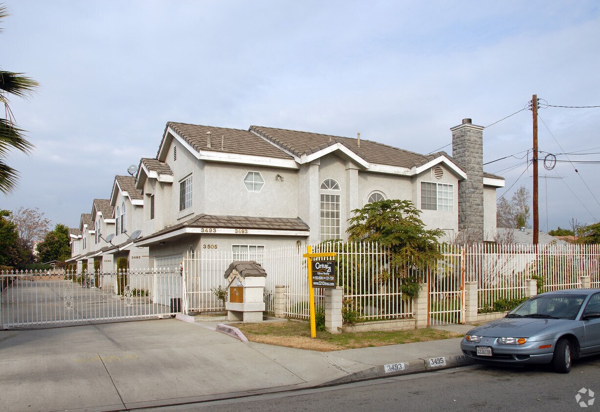 Primary Photo - 3495-3505 Whistler Ave