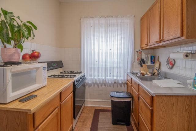 Building Photo - 2 bedroom in CHICAGO IL 60645