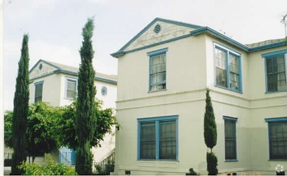 Foto del edificio - 900-902 S Manhattan Pl