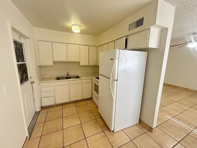 Building Photo - 2 bed 1 bath in Evergreen Historic....