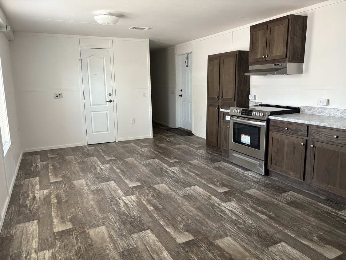 Building Photo - 905 McFadden St