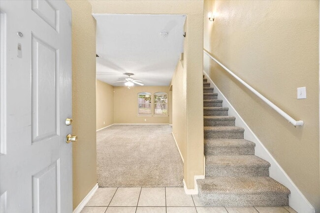 Building Photo - Spacious 4 Bedroom Home in Prime Medical Center Location
