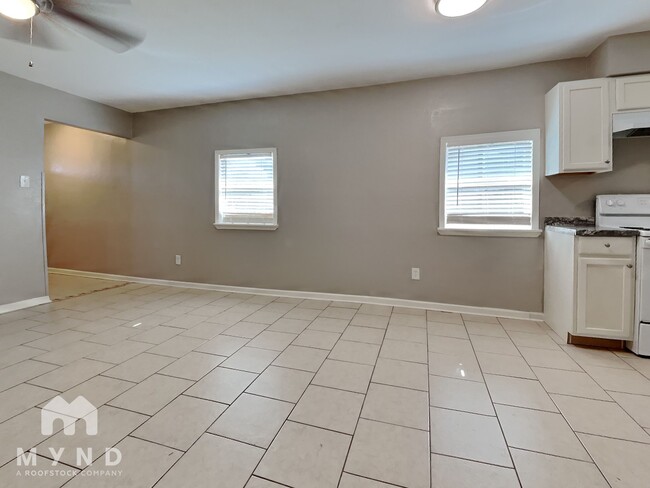 Building Photo - 1302 Cardinal Dr