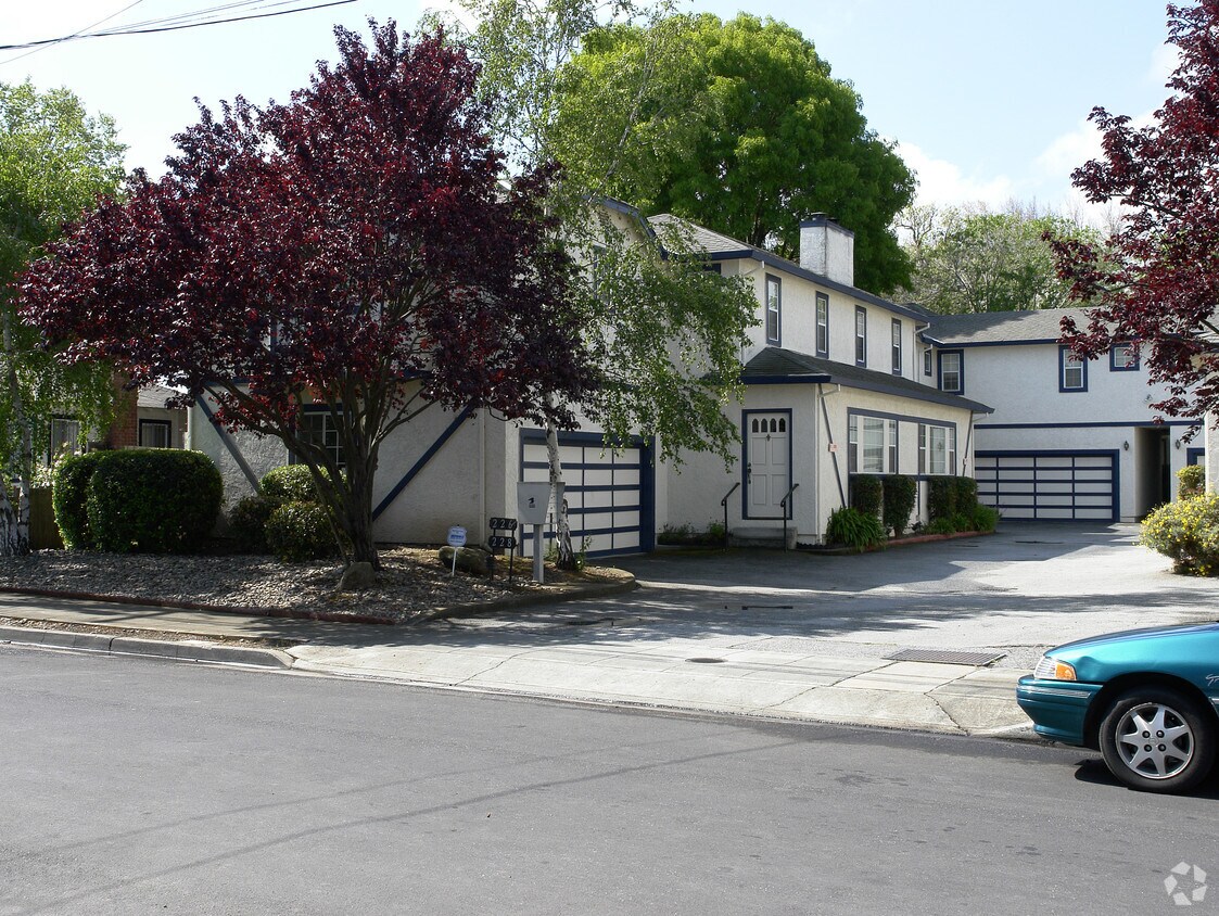 Primary Photo - 228 Madrone St