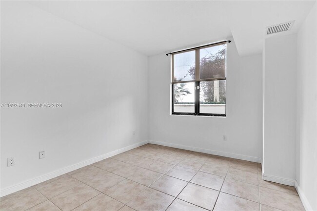 Foto del edificio - 888 Douglas Rd