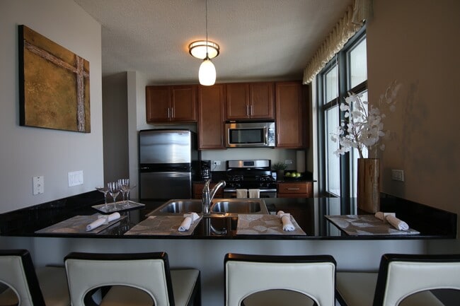 Building Photo - 685 W Kinzie St